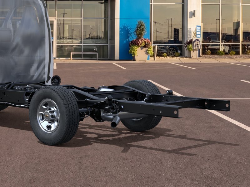 New 2026 Summit White Chevrolet 1WT image 35