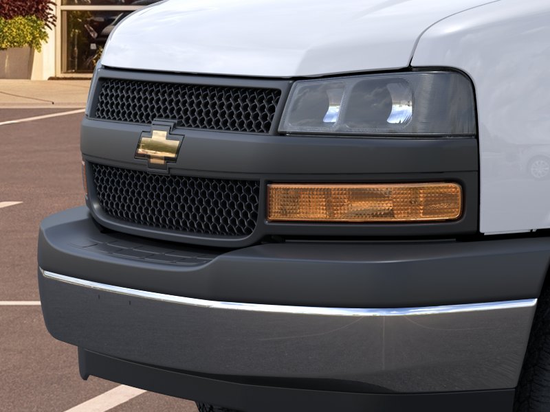 New 2026 Summit White Chevrolet 1WT image 37