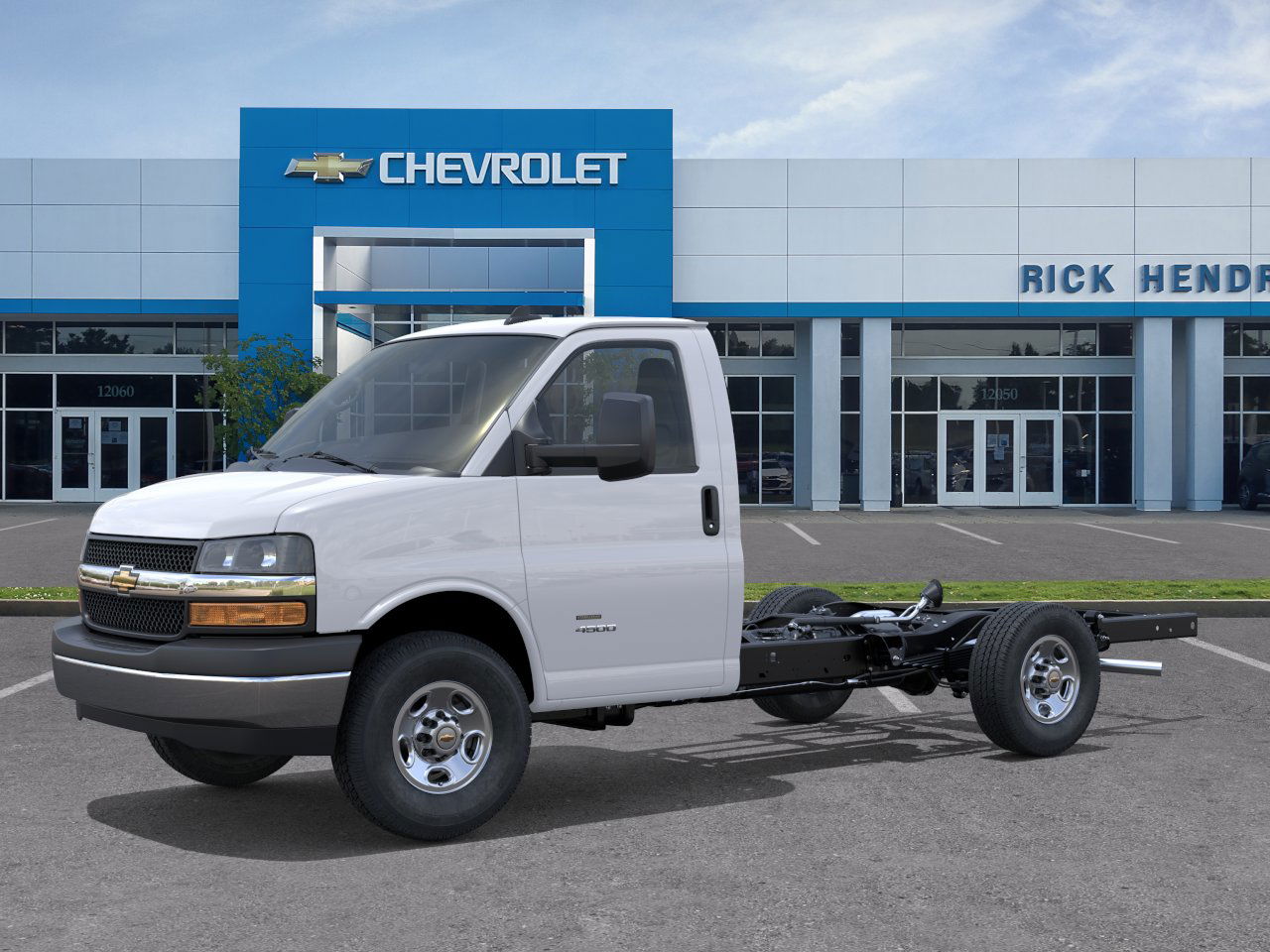 2025 Chevrolet Express Cutaway 3500 photo 2