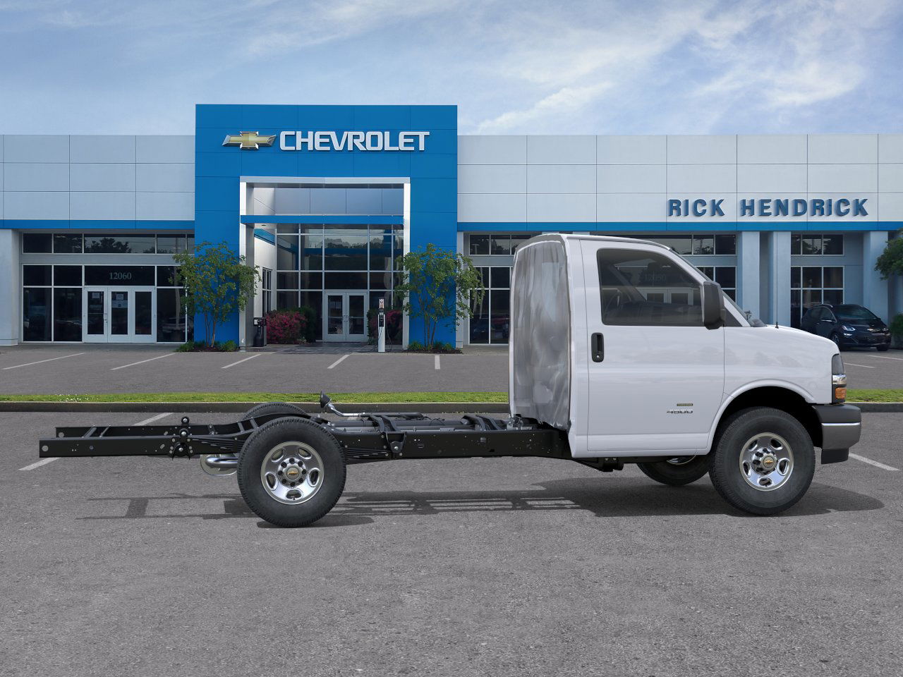 2025 Chevrolet Express Cutaway 3500 photo 5