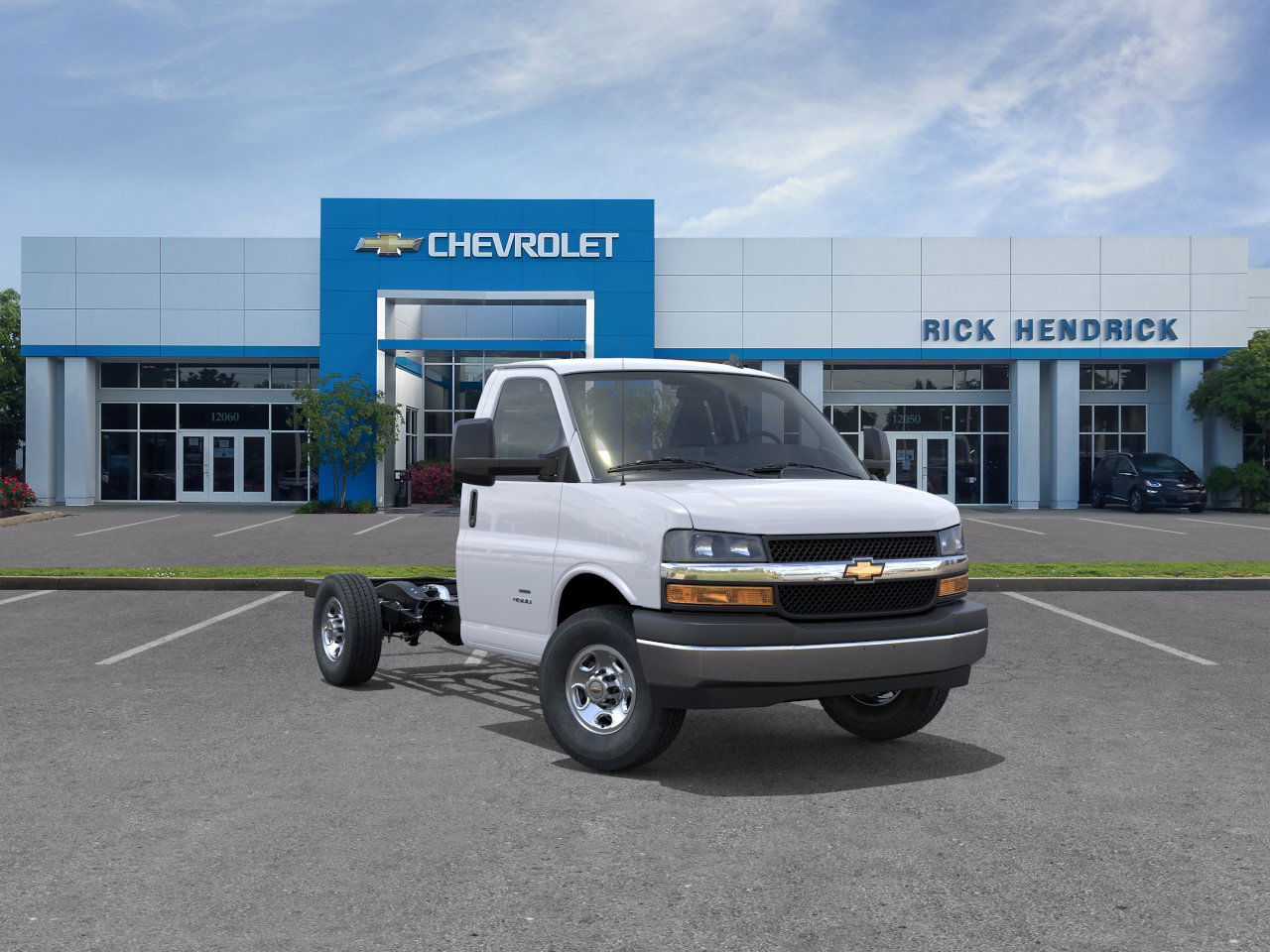 2025 Chevrolet Express 3500 Cutaway photo 2