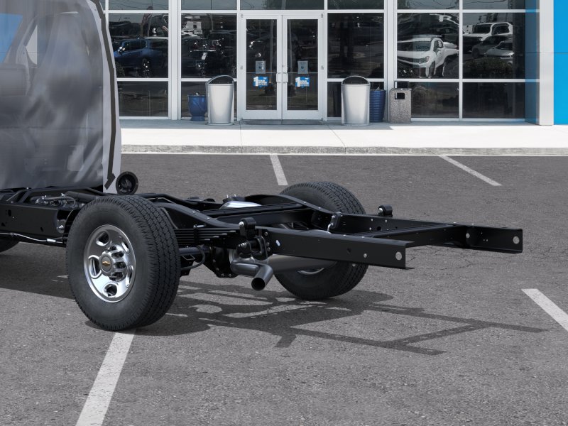 New 2026 Summit White Chevrolet 1WT image 36