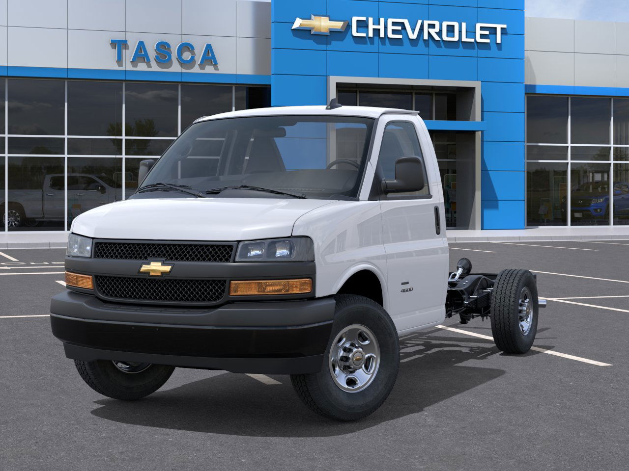 2025 Chevrolet Express Cutaway 3500 photo 2