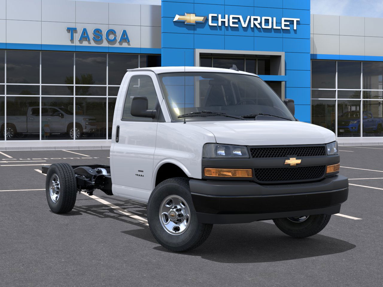 2025 Chevrolet Express Cutaway 3500 photo 3