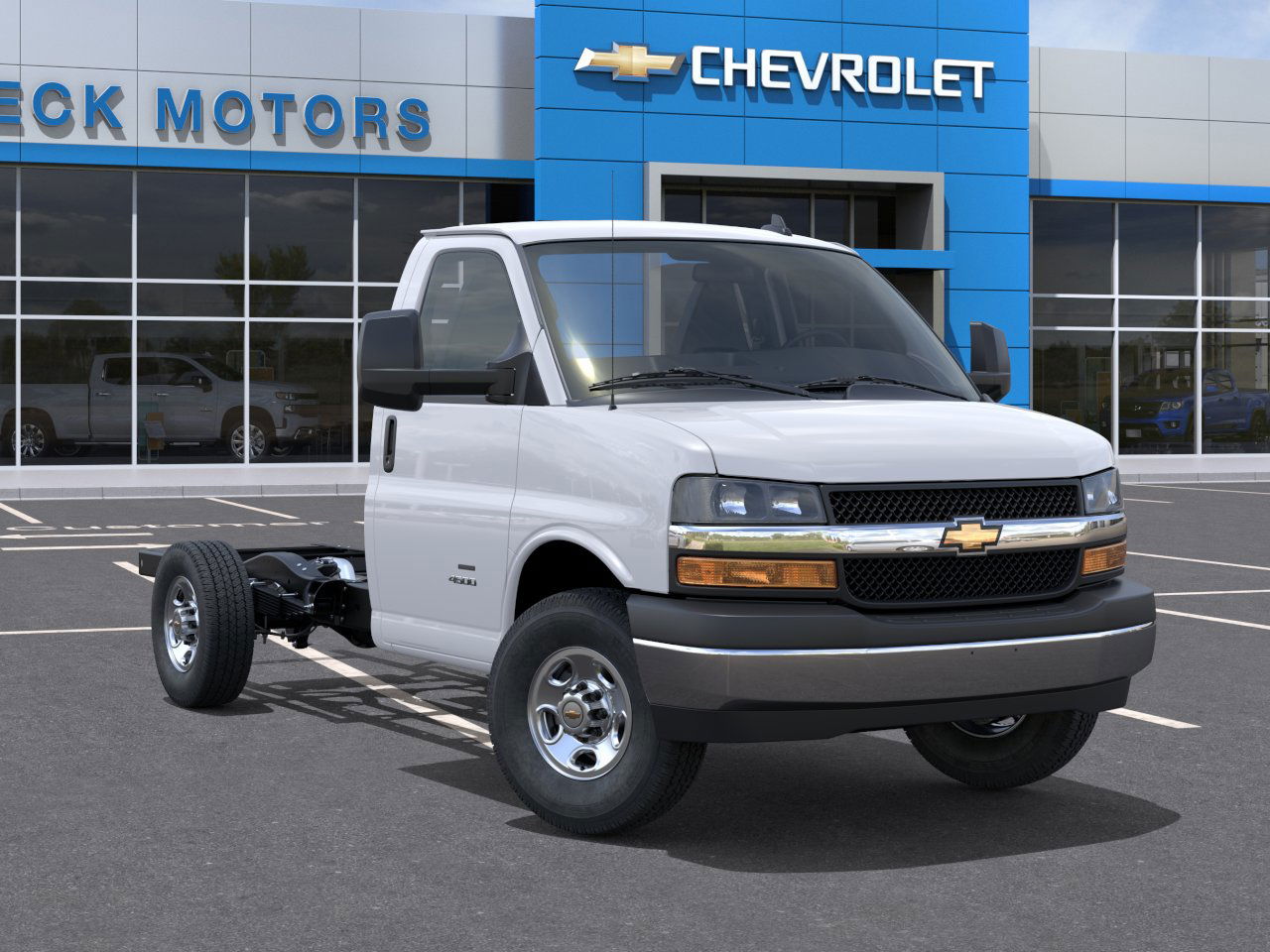 2025 Chevrolet Express Cutaway 3500 photo 2