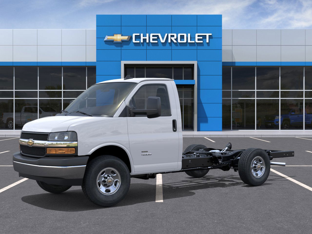 2025 Chevrolet Express Cutaway 3500 photo 2