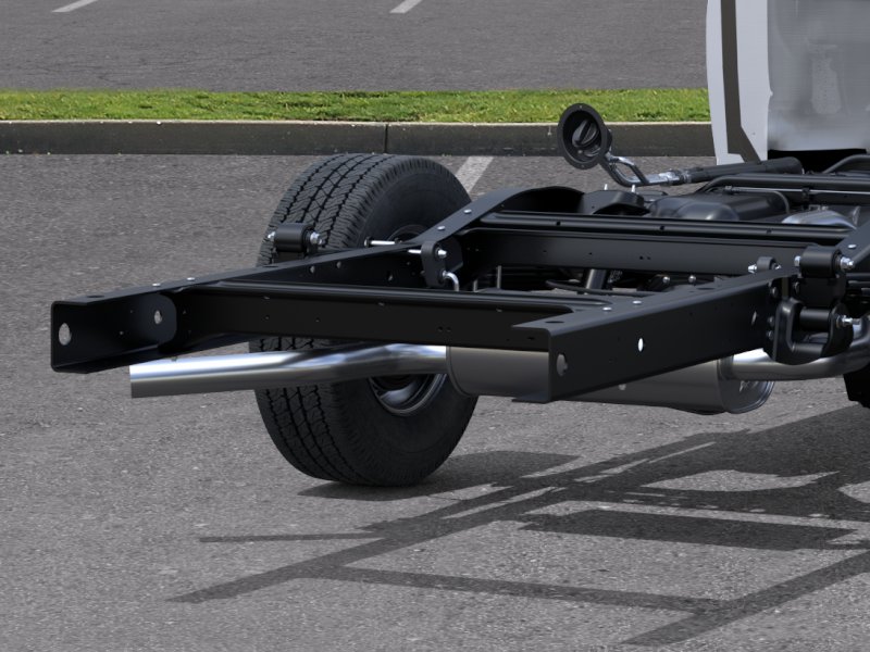 New 2026 Summit White Chevrolet 1WT image 40