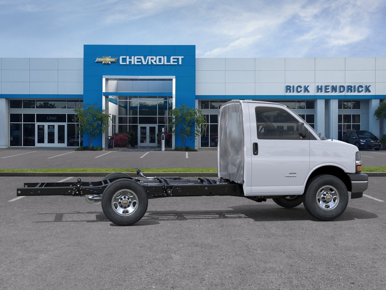 New 2026 Summit White Chevrolet 1WT image 31
