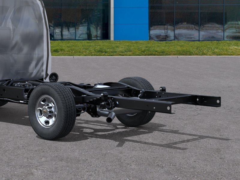 New 2026 Summit White Chevrolet 1WT image 42