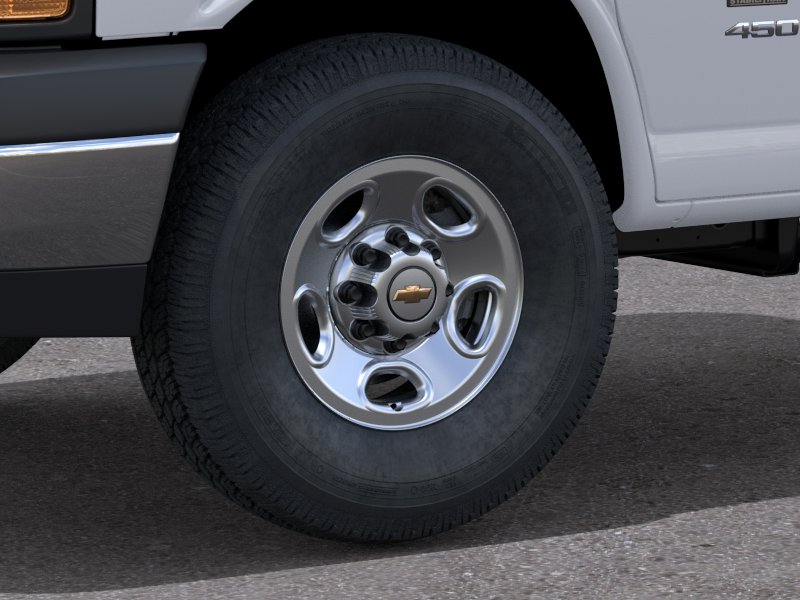 New 2026 Summit White Chevrolet 1WT image 40