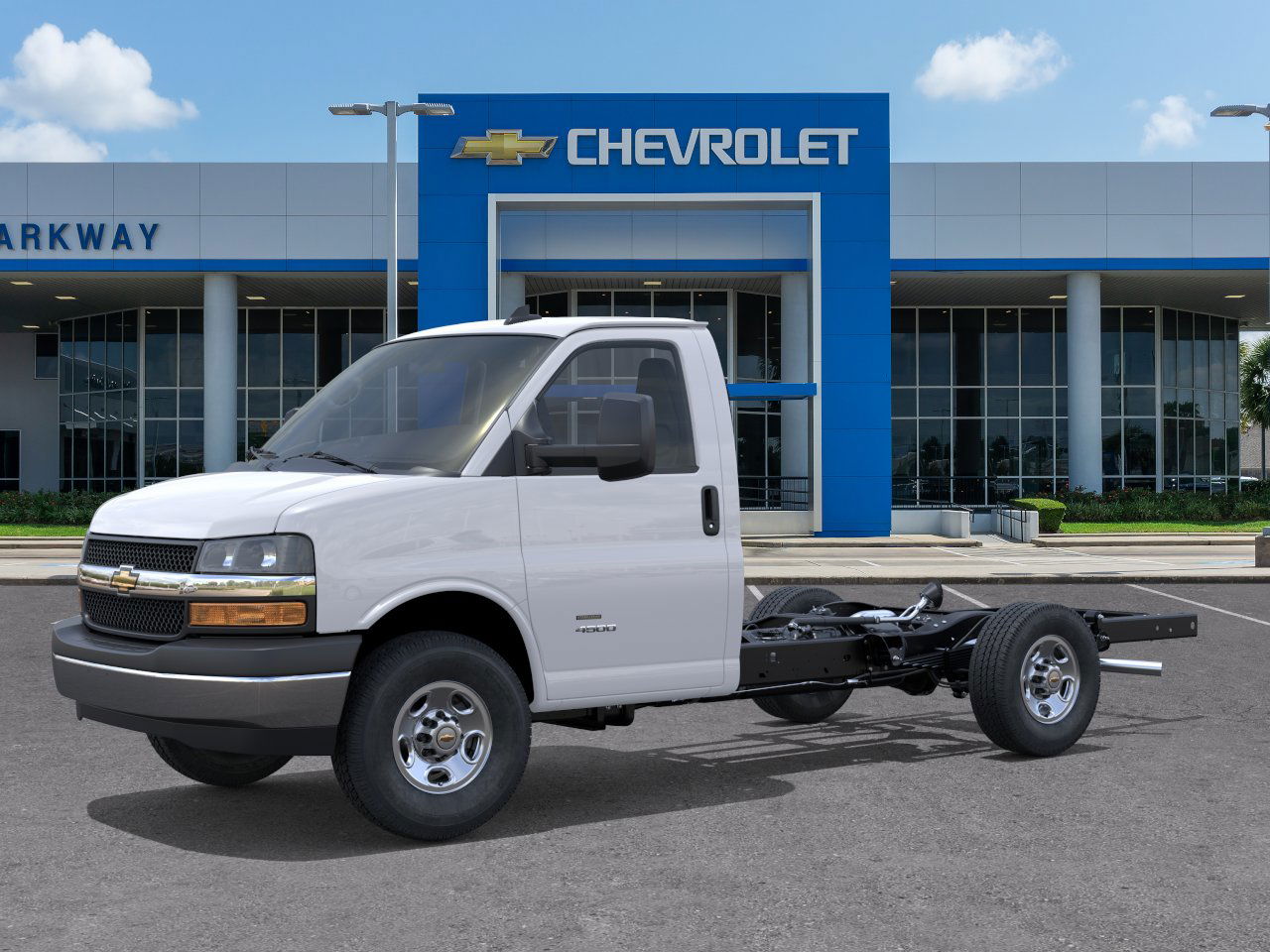 2025 Chevrolet Express Cutaway 3500 photo 2