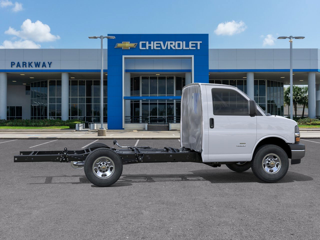 2025 Chevrolet Express Cutaway 3500 photo 4