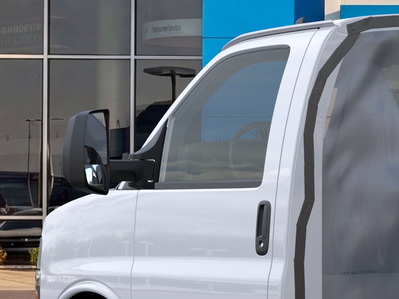 New 2025 Summit White Chevrolet 1WT image 35