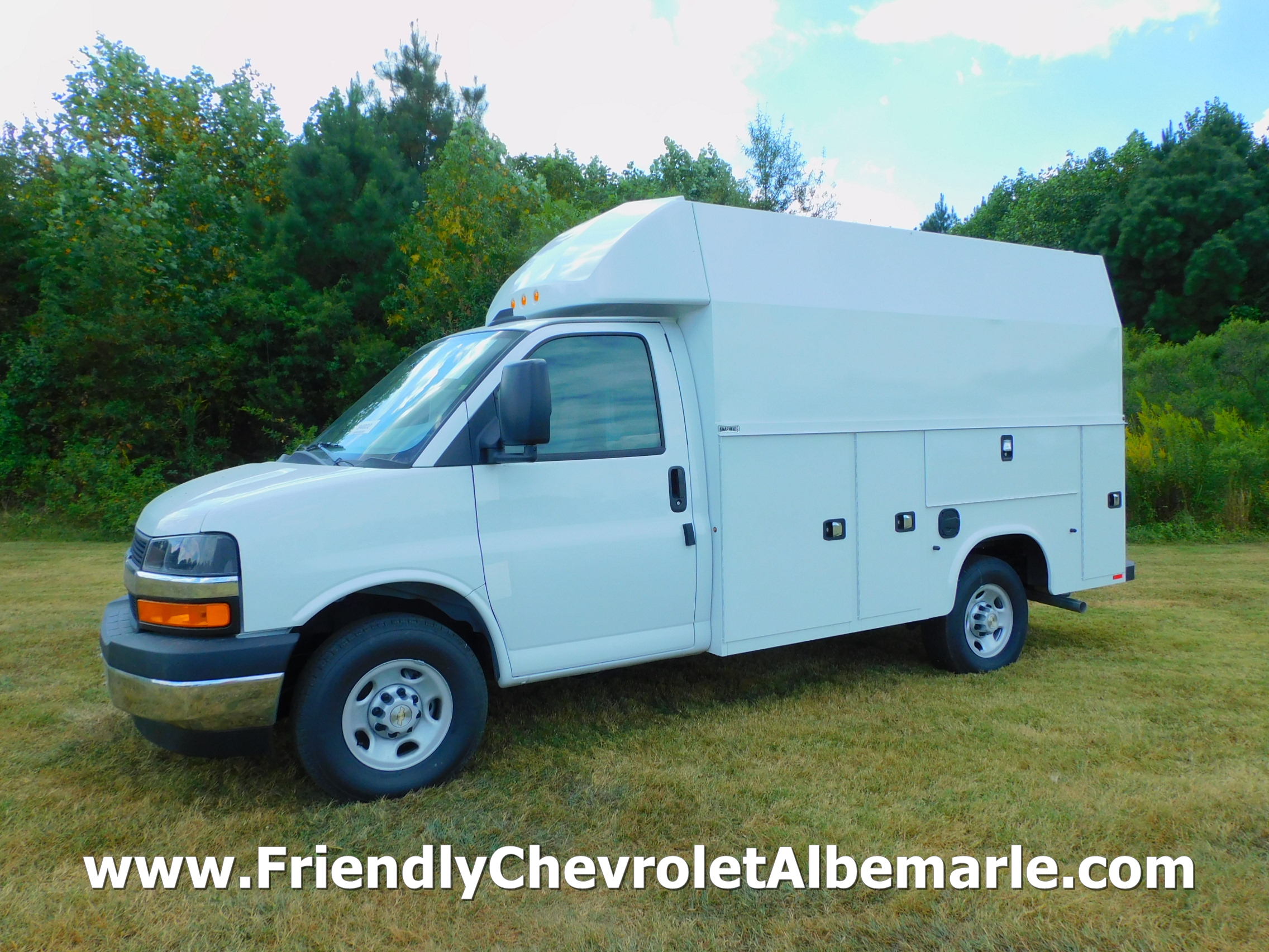 2025 Chevrolet Express Cutaway Base's photo