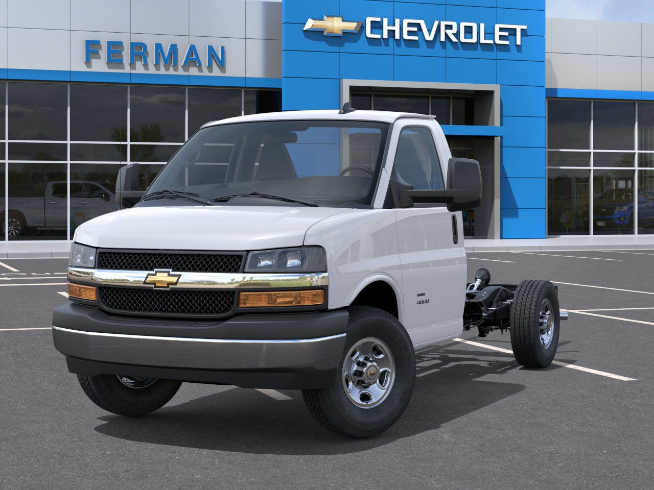 2025 Chevrolet Express Cutaway 3500 photo 2