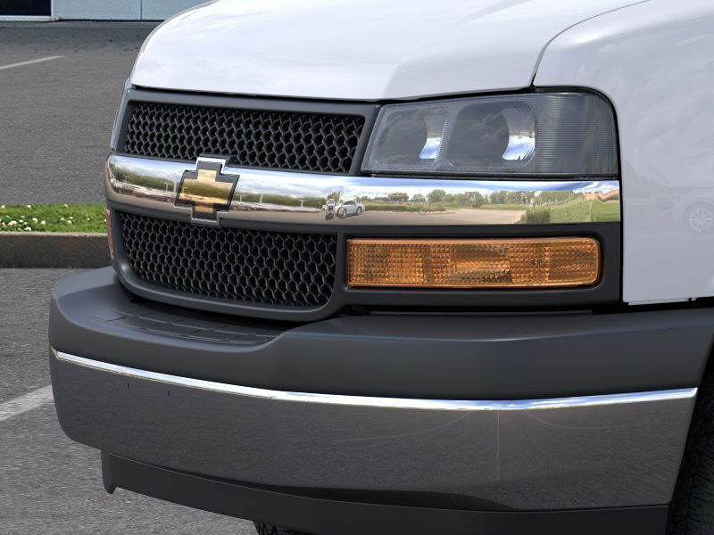 New 2025 Summit White Chevrolet 1WT image 38