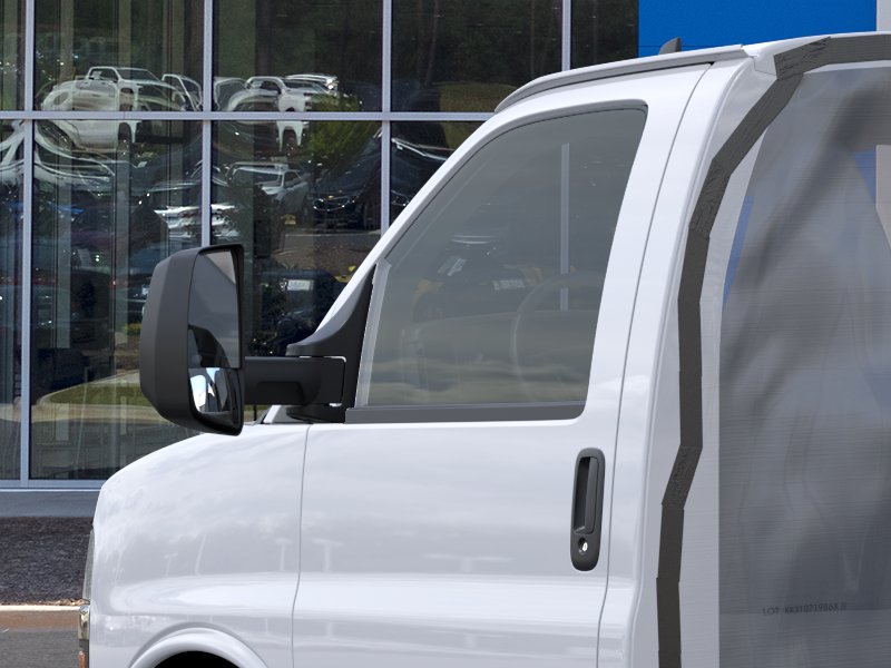 New 2026 Summit White Chevrolet 1WT image 12