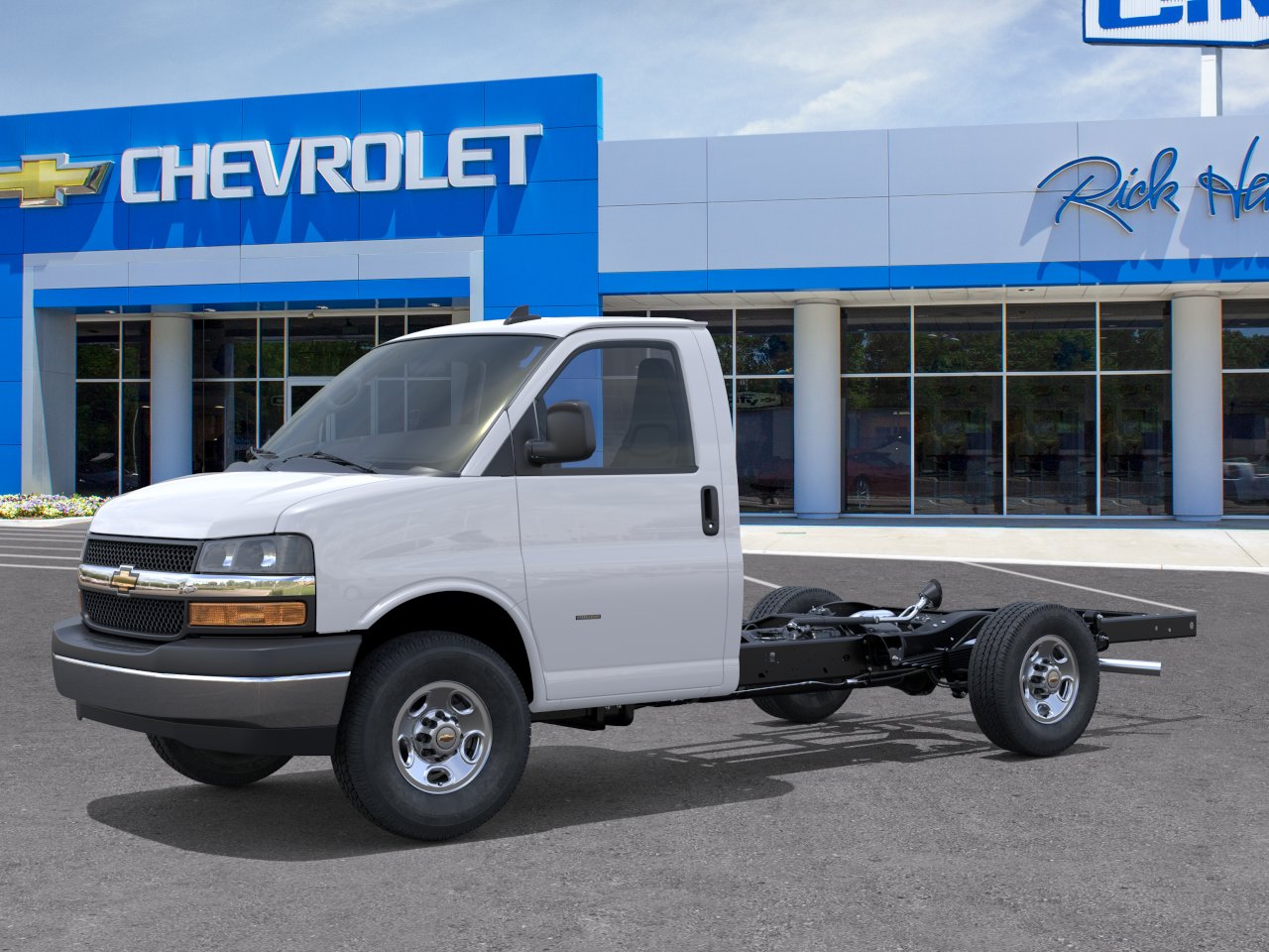 New 2025 Summit White Chevrolet 1WT image 27