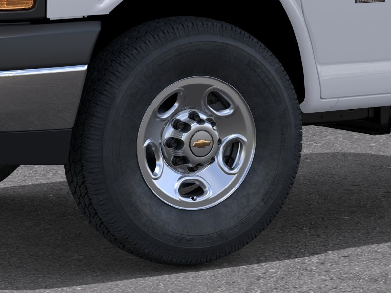 New 2025 Summit White Chevrolet 1WT image 34