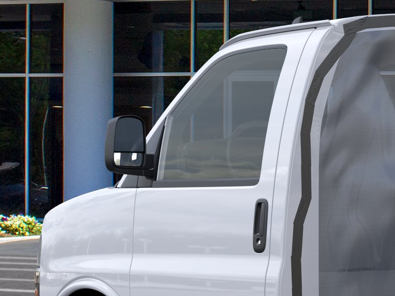 New 2025 Summit White Chevrolet 1WT image 37