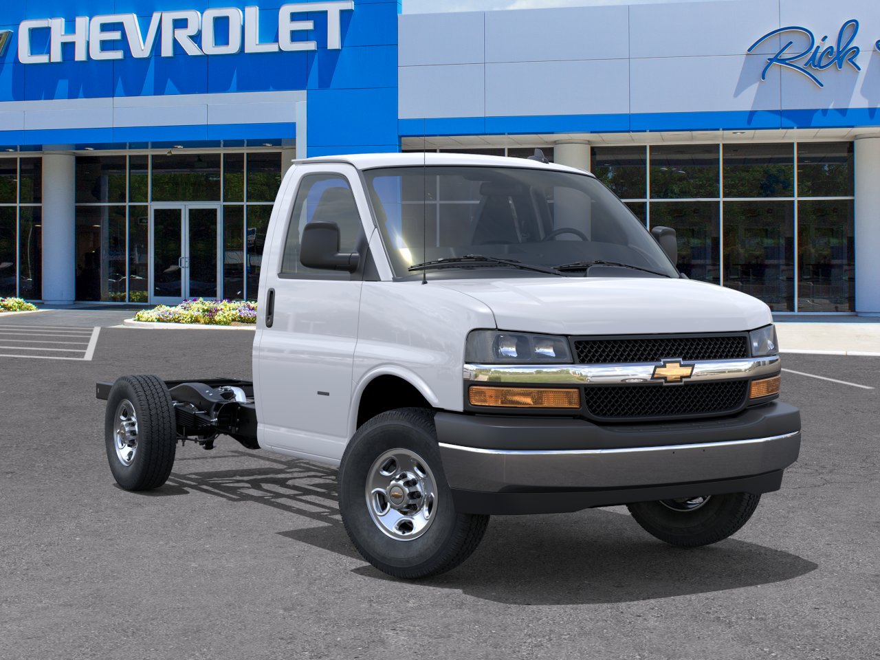 New 2025 Summit White Chevrolet 1WT image 32
