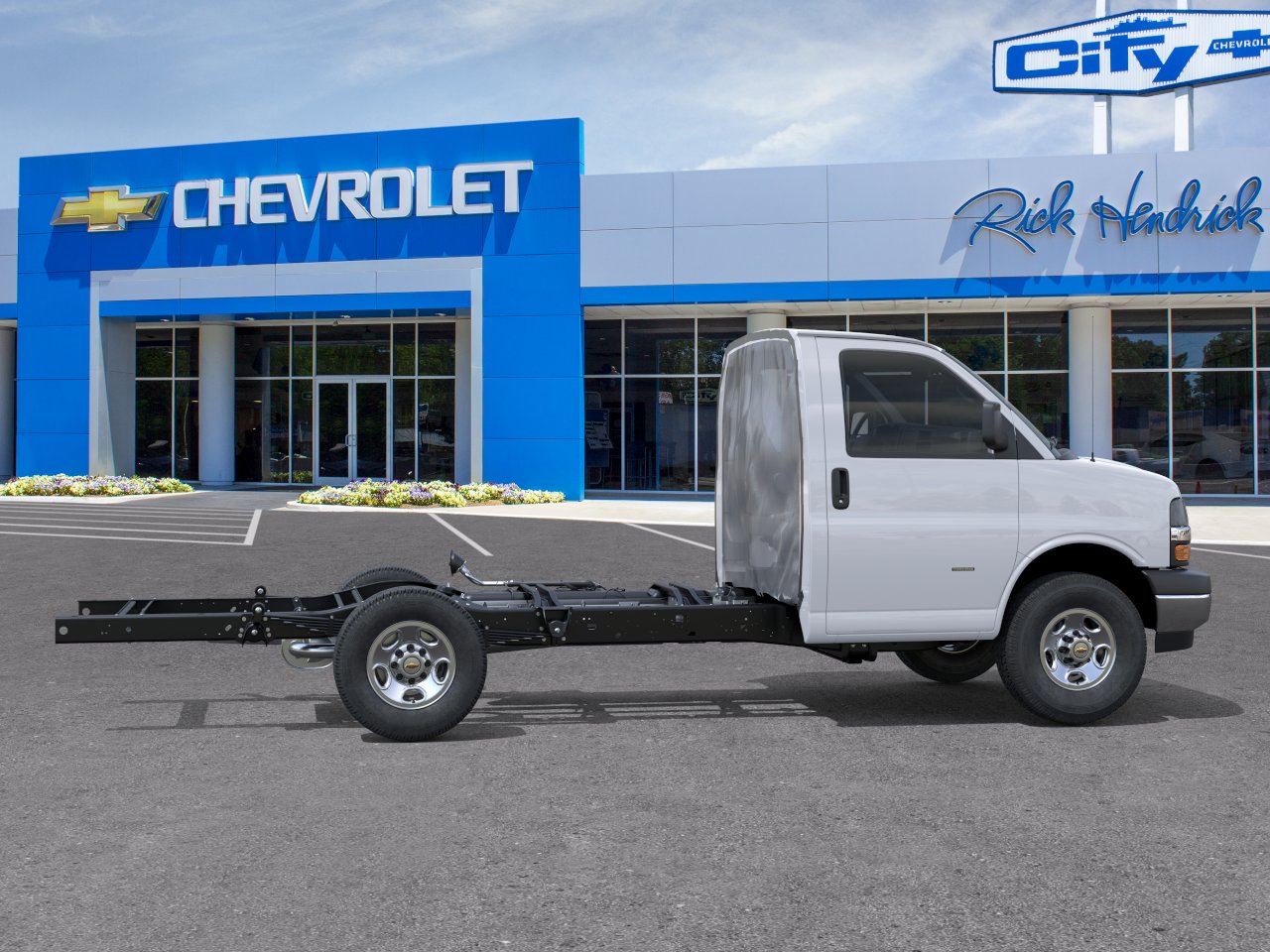 New 2025 Summit White Chevrolet 1WT image 30