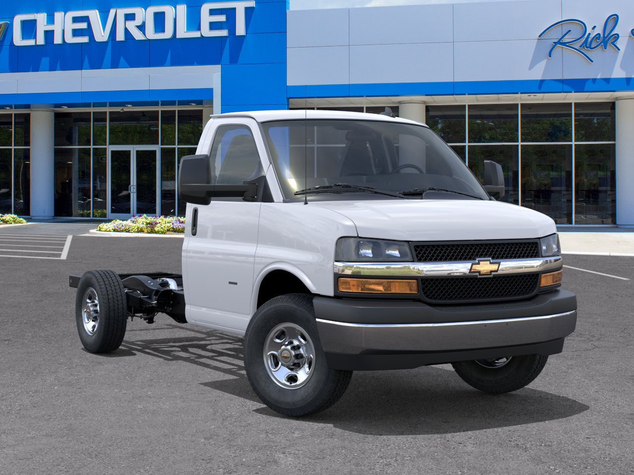 New 2026 Summit White Chevrolet 1WT image 33