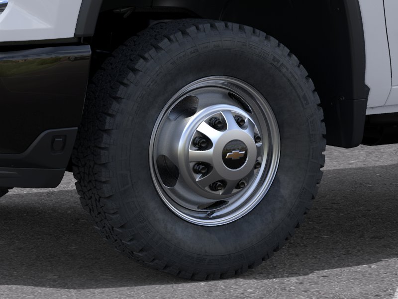 New 2026 Summit White Chevrolet Work Truck image 34