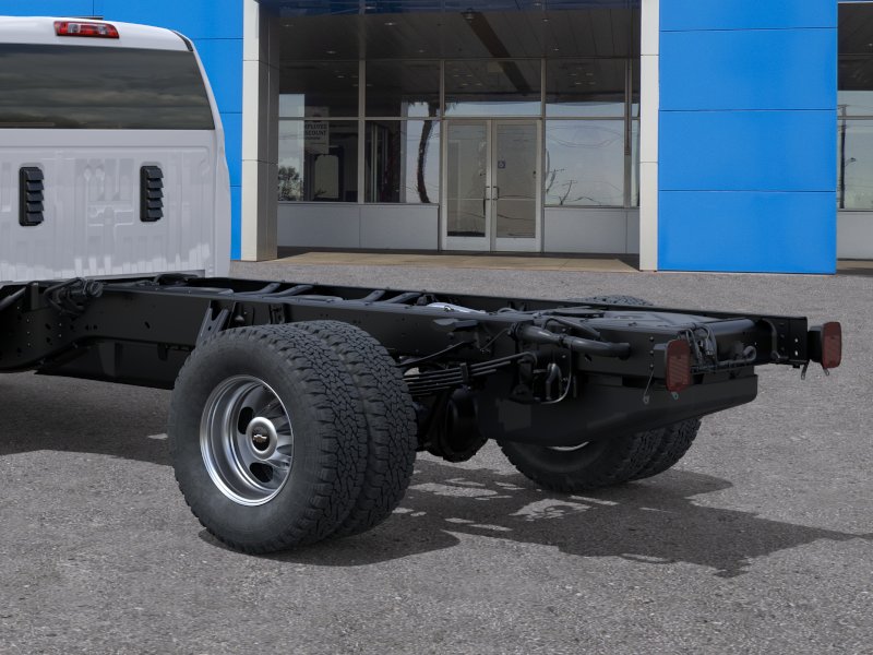 New 2026 Summit White Chevrolet Work Truck image 38