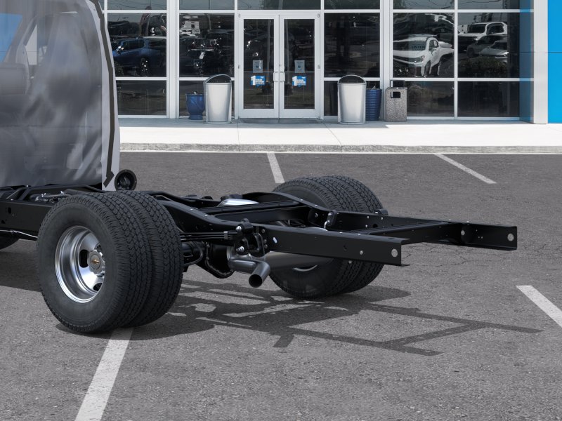 New 2026 Summit White Chevrolet  image 36