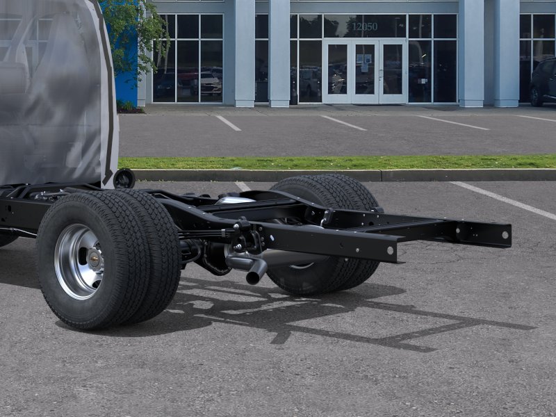 New 2026 Summit White Chevrolet 1WT image 37