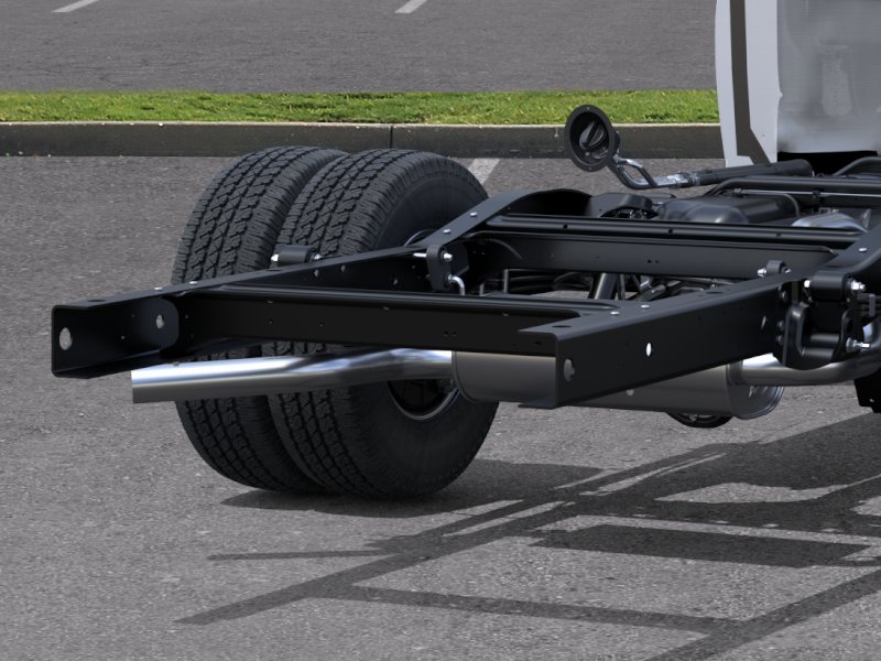 New 2026 Summit White Chevrolet 1WT image 40