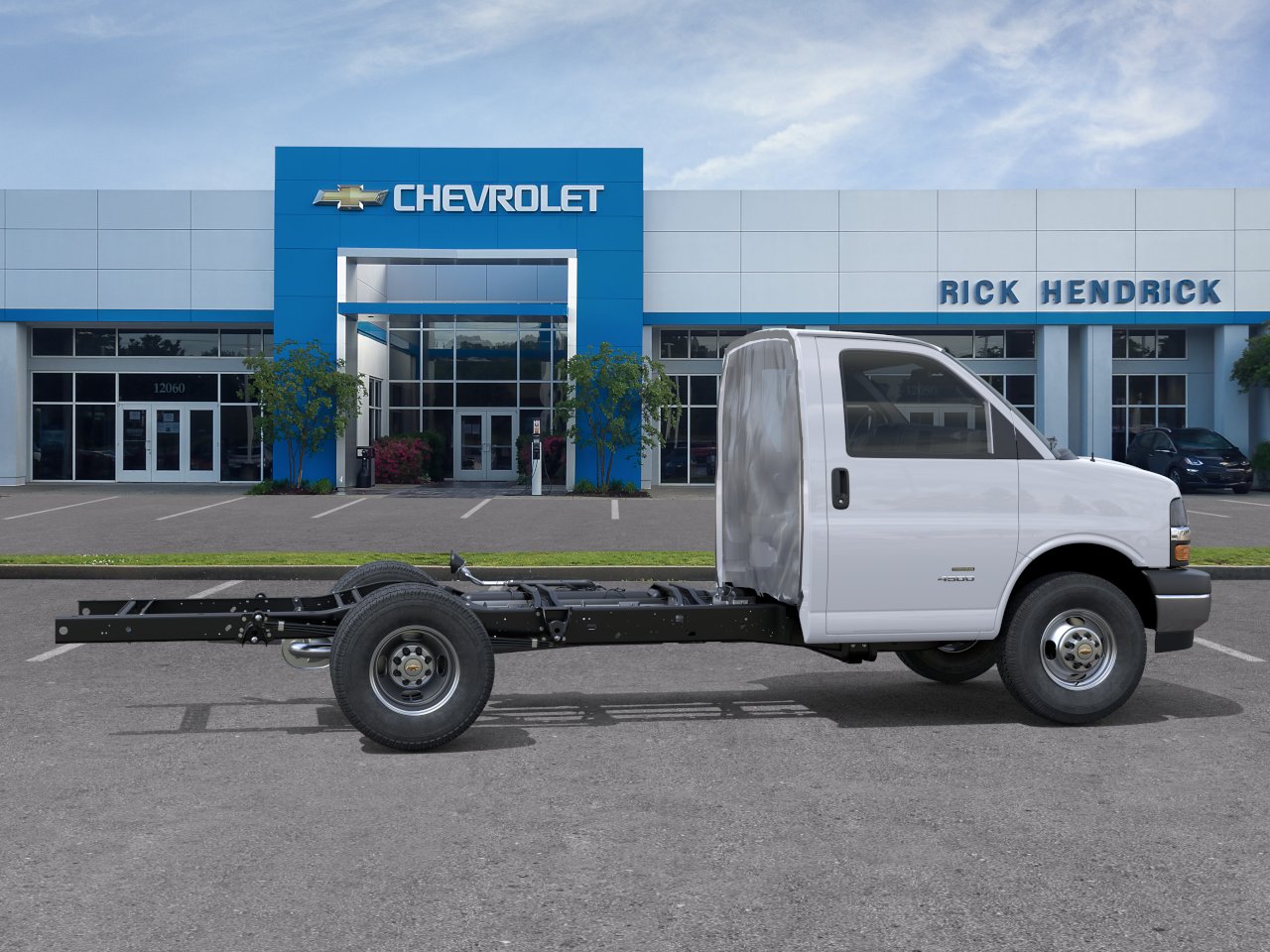New 2026 Summit White Chevrolet 1WT image 31