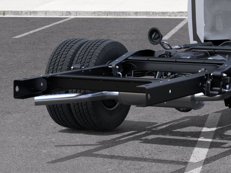 New 2026 Summit White Chevrolet  image 40