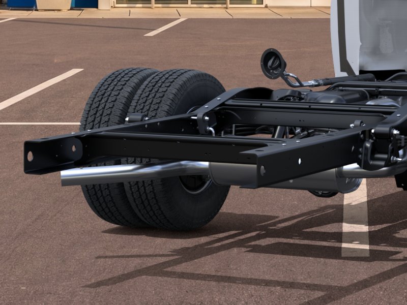 New 2025 Summit White Chevrolet 1WT image 38