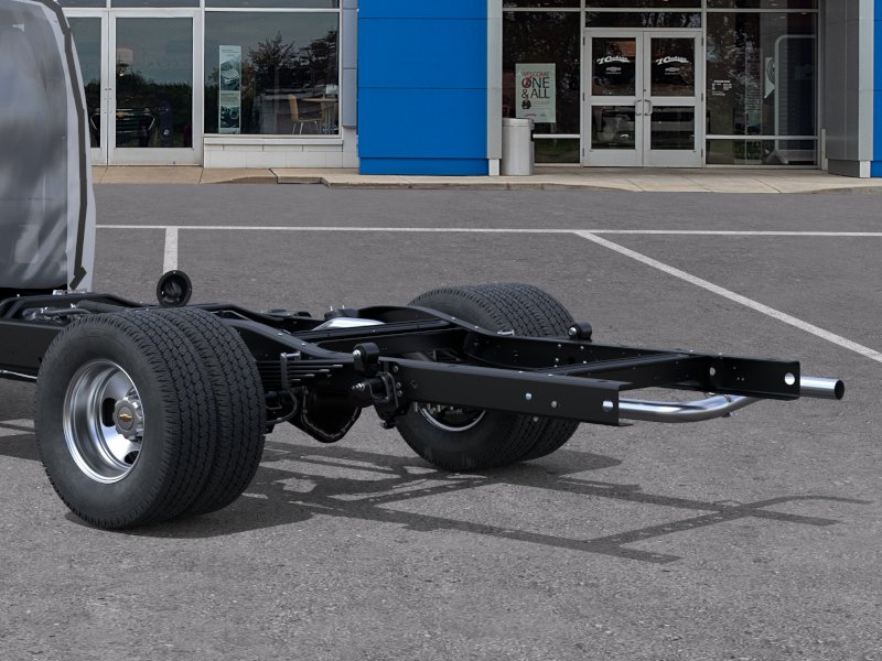 New 2026 Summit White Chevrolet 1WT image 35
