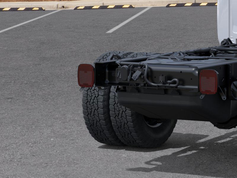 New 2025 Summit White Chevrolet Work Truck image 33
