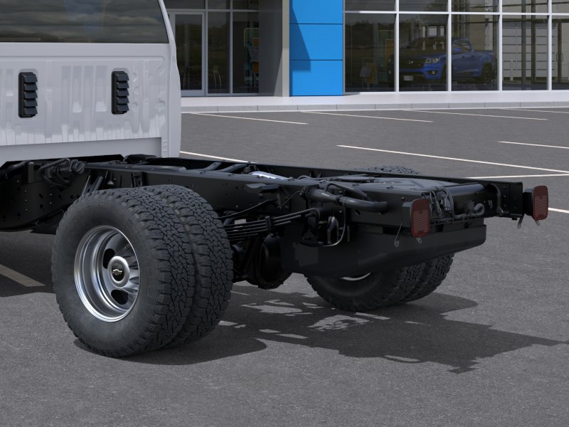 New 2026 Summit White Chevrolet Work Truck image 38