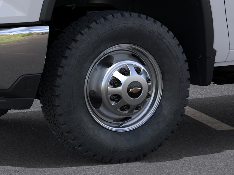 New 2026 Summit White Chevrolet Work Truck image 33
