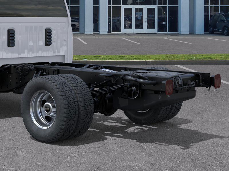 New 2026 Summit White Chevrolet Work Truck image 40