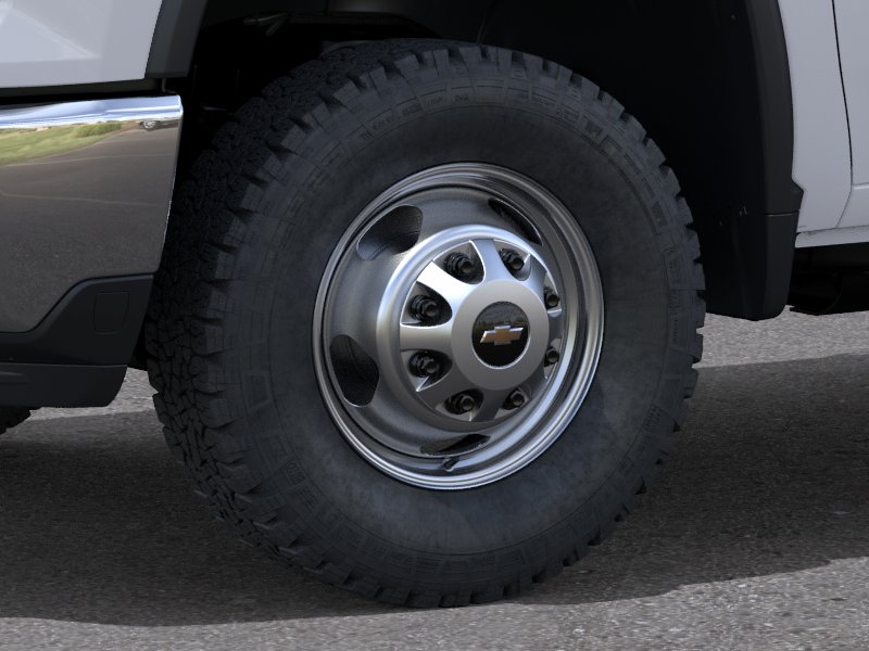 New 2026 Summit White Chevrolet Work Truck image 33