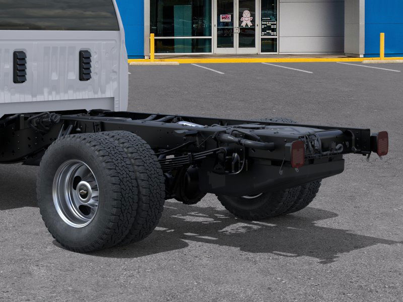 New 2026 Summit White Chevrolet Work Truck image 39