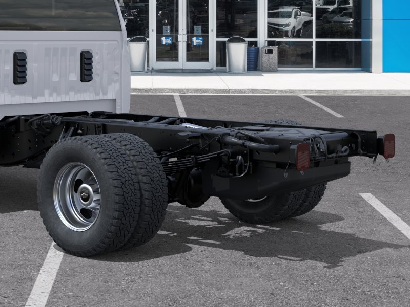New 2026 Summit White Chevrolet Work Truck image 40
