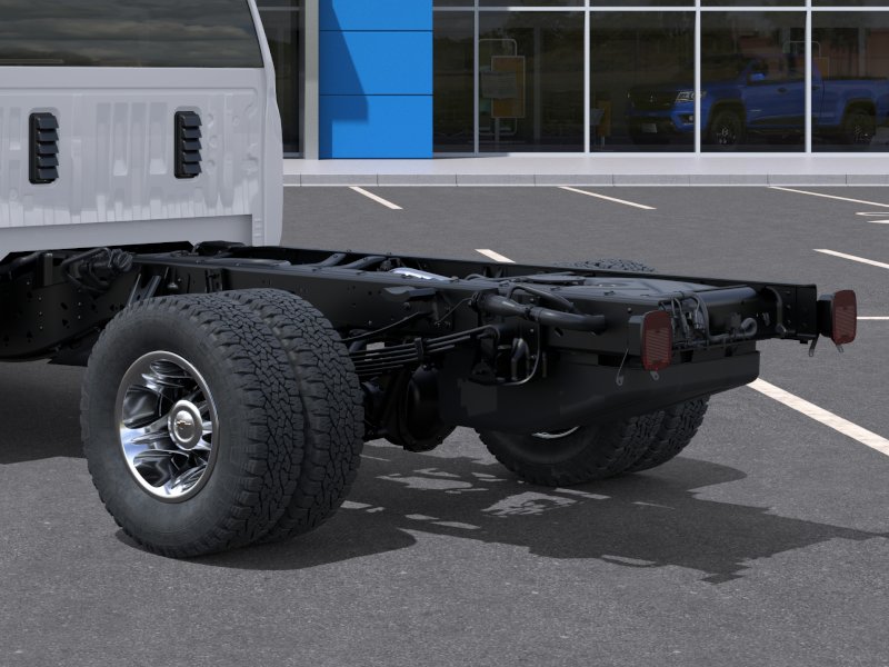 New 2026 Summit White Chevrolet Work Truck image 38