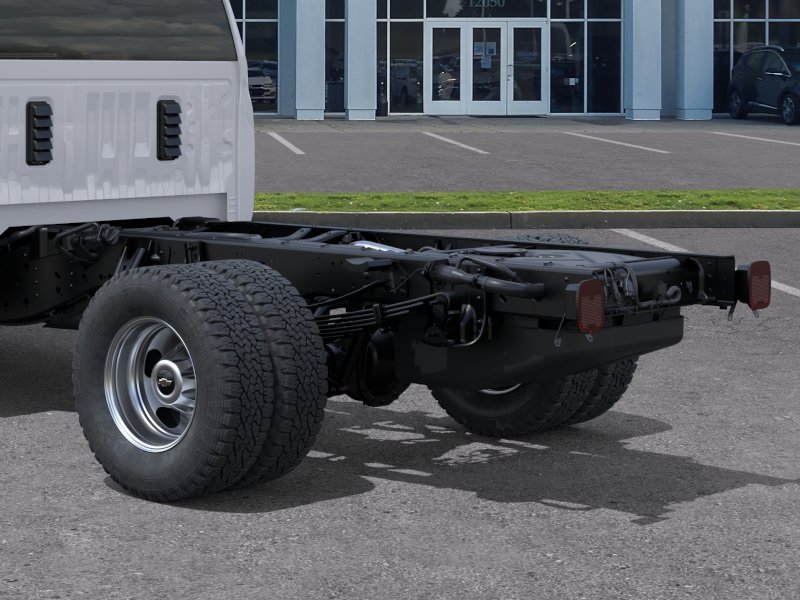 New 2026 Summit White Chevrolet Work Truck image 40