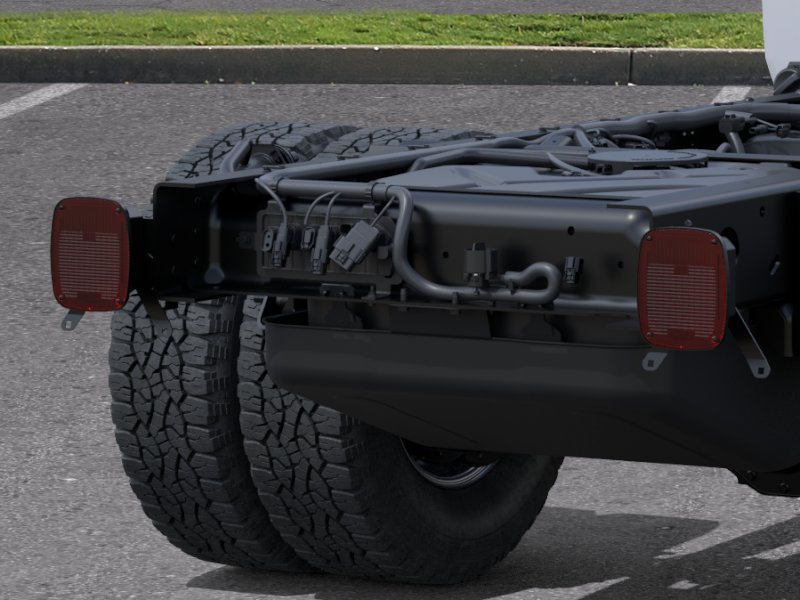 New 2026 Summit White Chevrolet Work Truck image 37