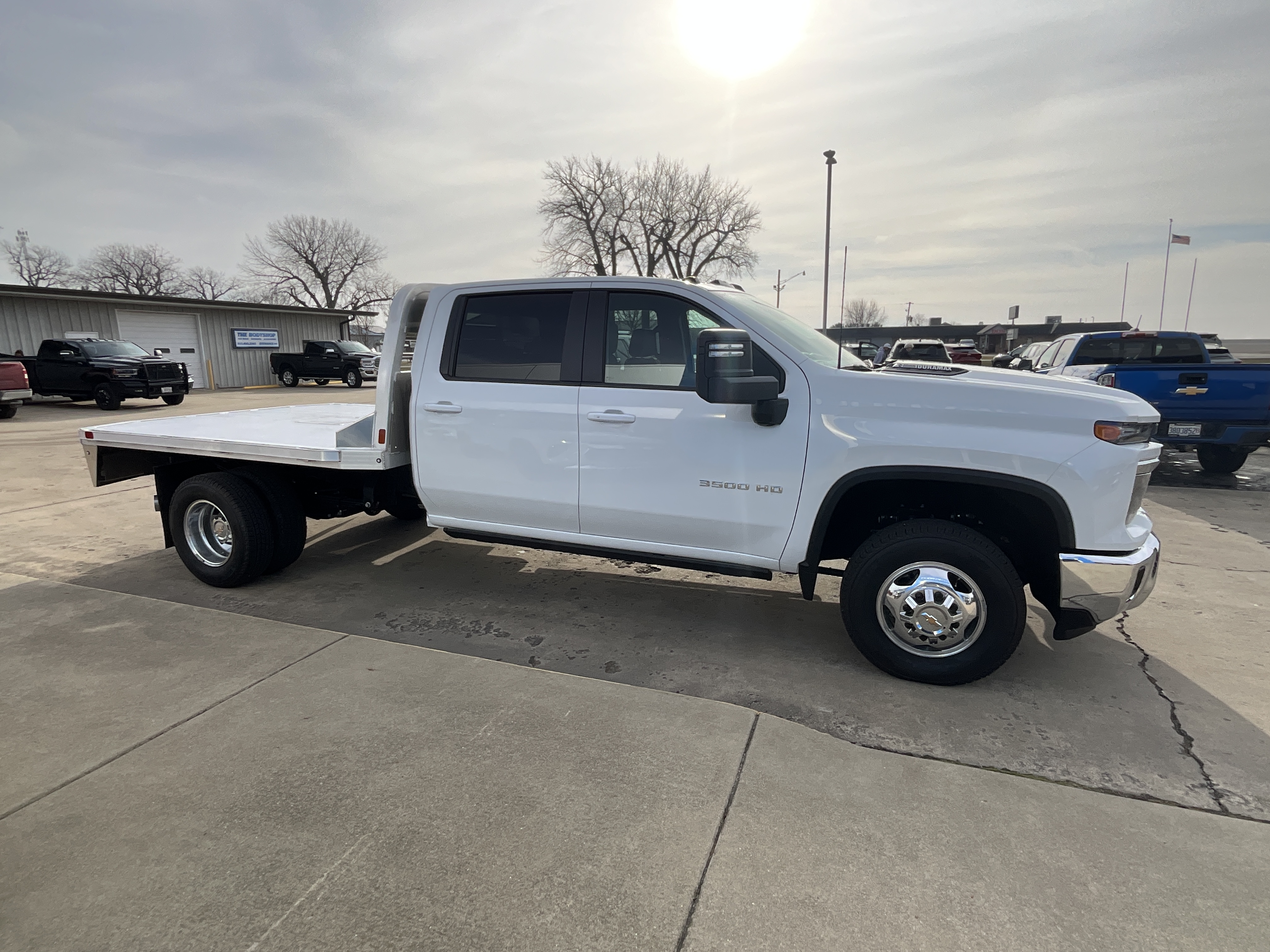 2025 Chevrolet Silverado 3500HD LT - Photo 6