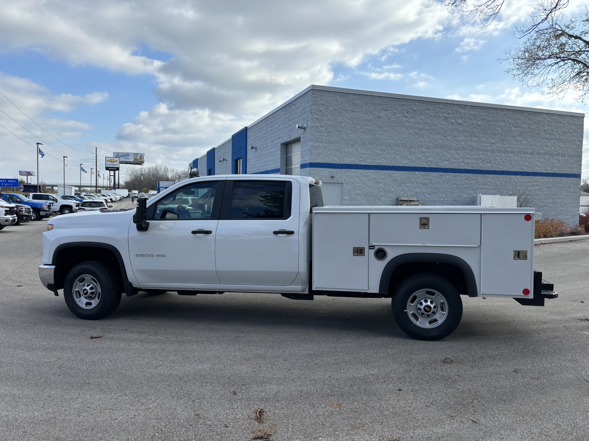 2024 Chevrolet Silverado 2500HD photo 2