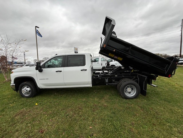 2024 Chevrolet Silverado 3500HD Work Truck photo 4