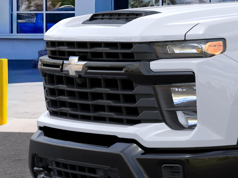 New 2026 Summit White Chevrolet WT image 13